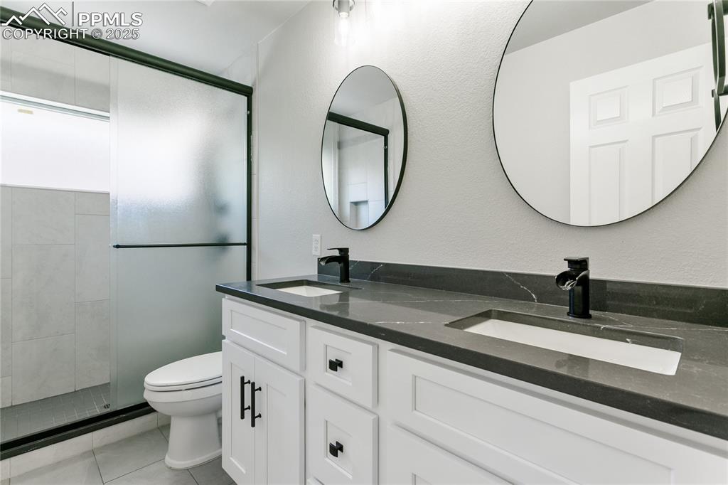 Image 32 of 48: Upper level bathroom