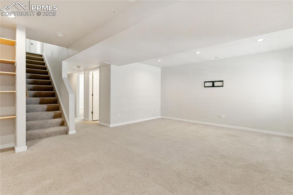 Image 41 of 48: Family Room