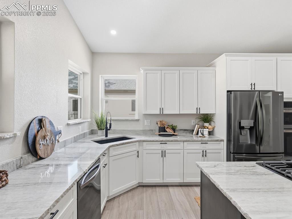 Image 14 of 47: Kitchen