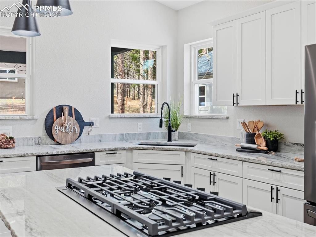 Image 16 of 47: Kitchen