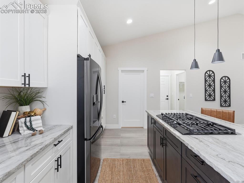 Image 17 of 47: Kitchen