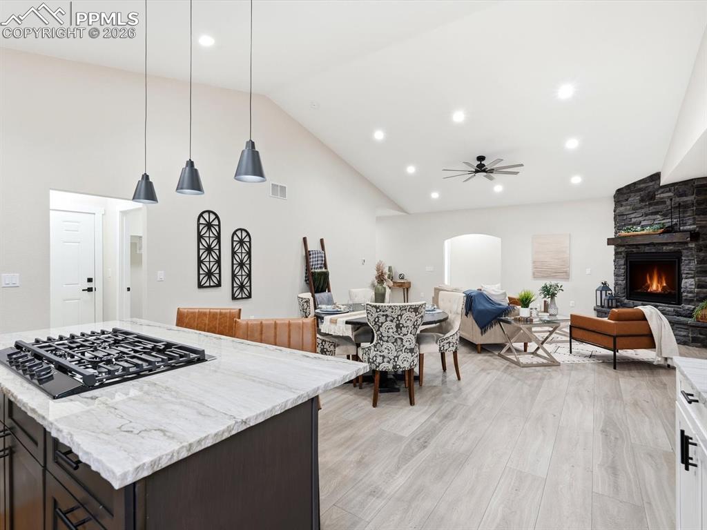 Image 19 of 47: Kitchen