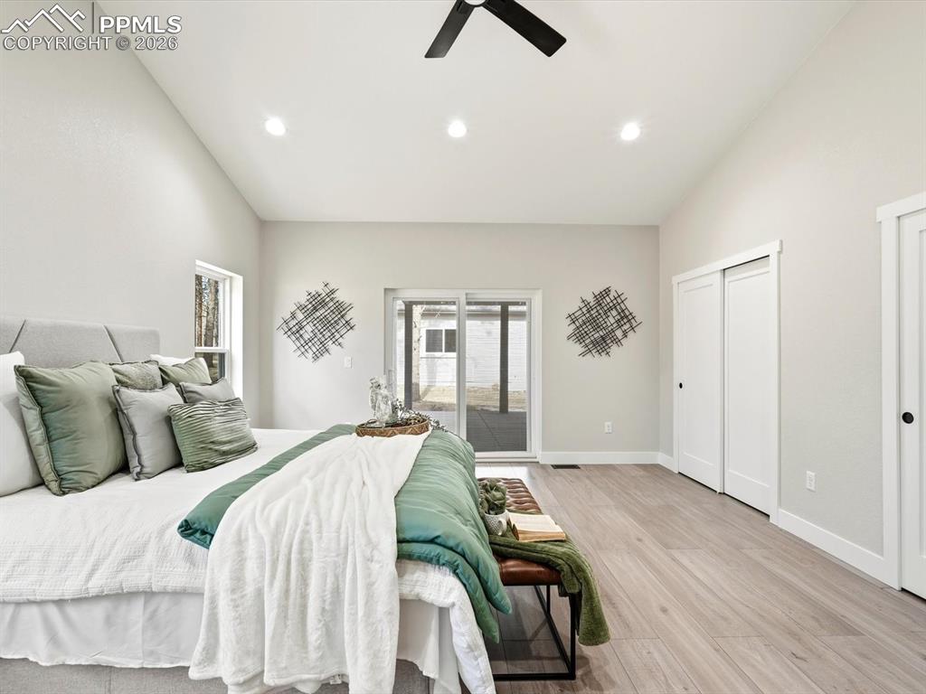 Image 21 of 47: Bedroom