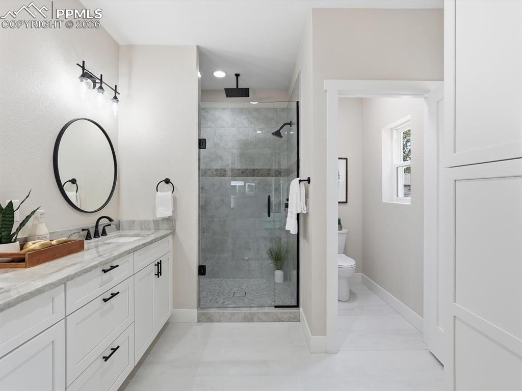 Image 25 of 47: Bathroom