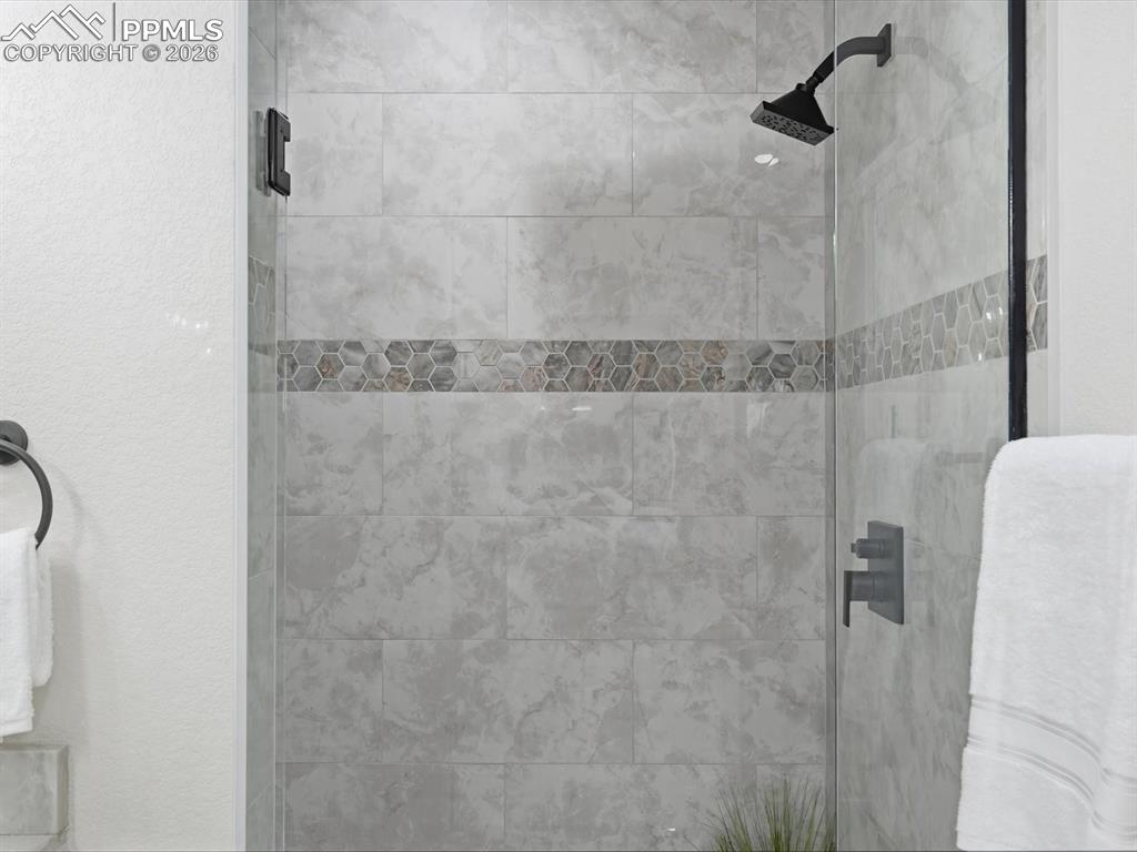 Image 29 of 47: Bathroom