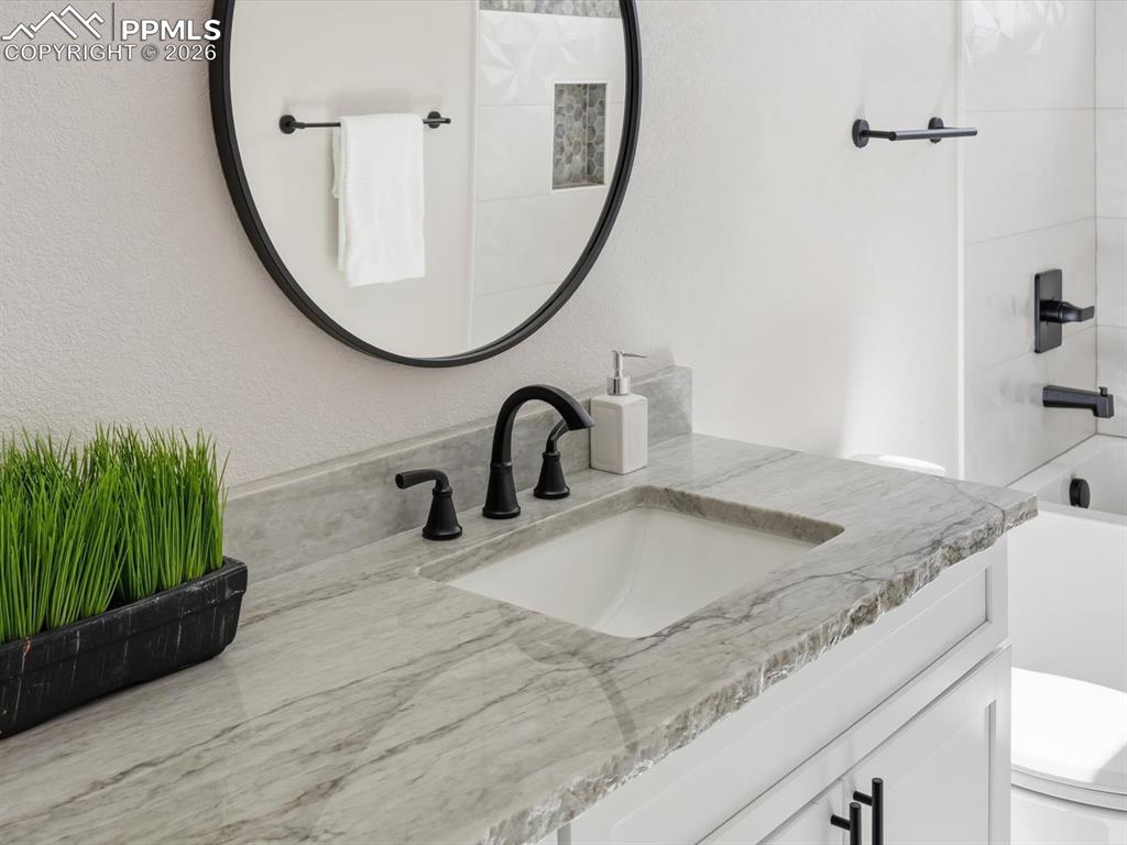 Image 34 of 47: Bathroom