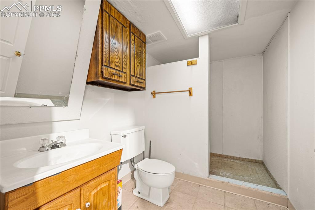 Image 17 of 31: Bathroom