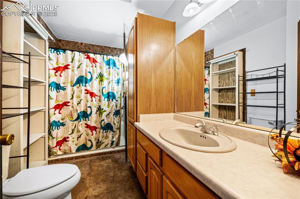 Image 18 of 31: Bathroom