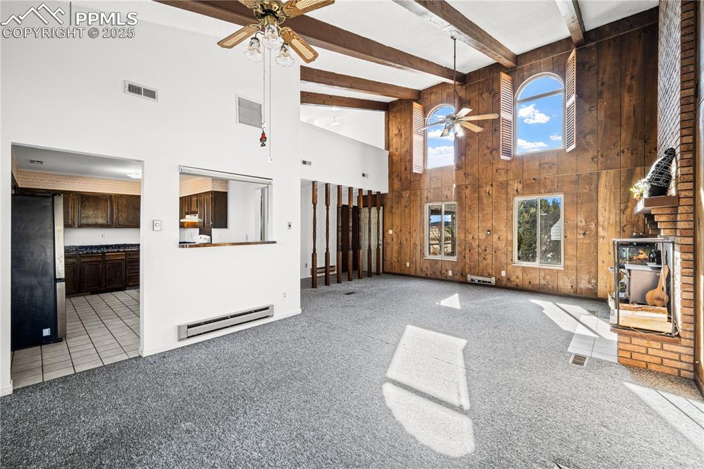 Image 4 of 31: Living Room