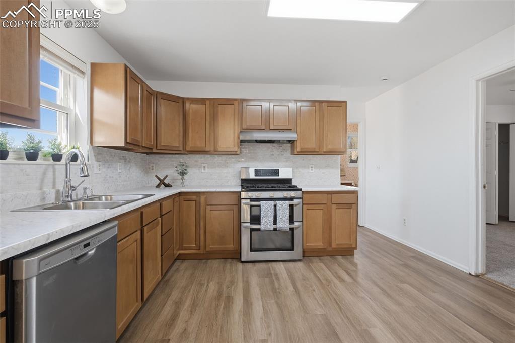 Image 11 of 34: Kitchen