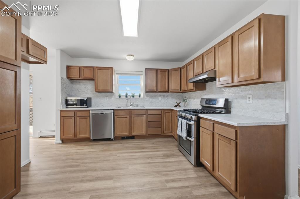 Image 12 of 34: Kitchen