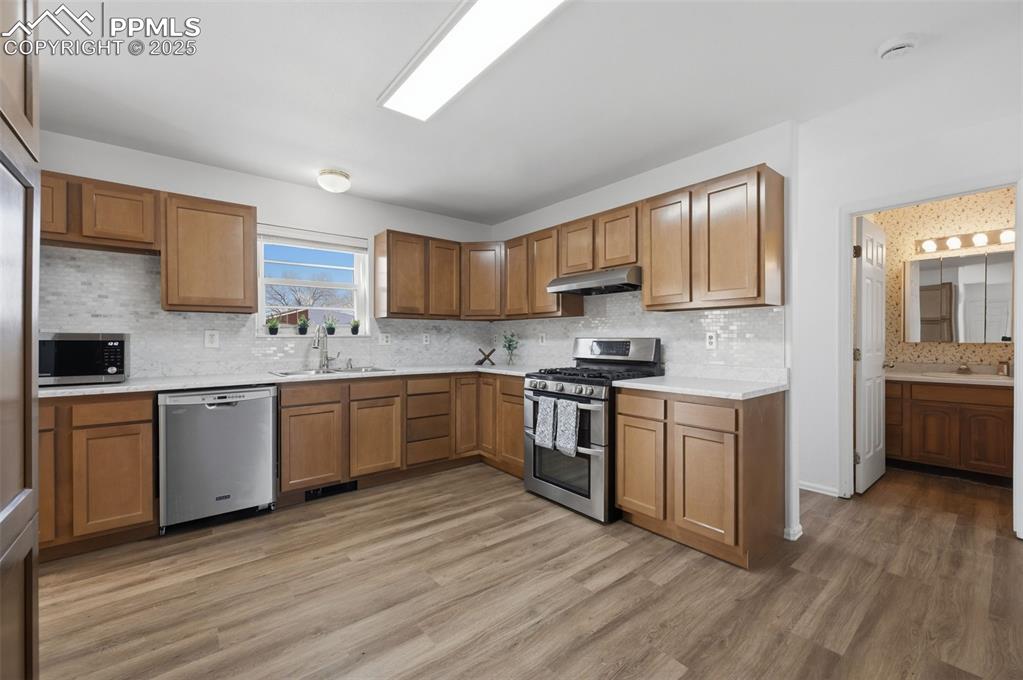 Image 13 of 34: Kitchen