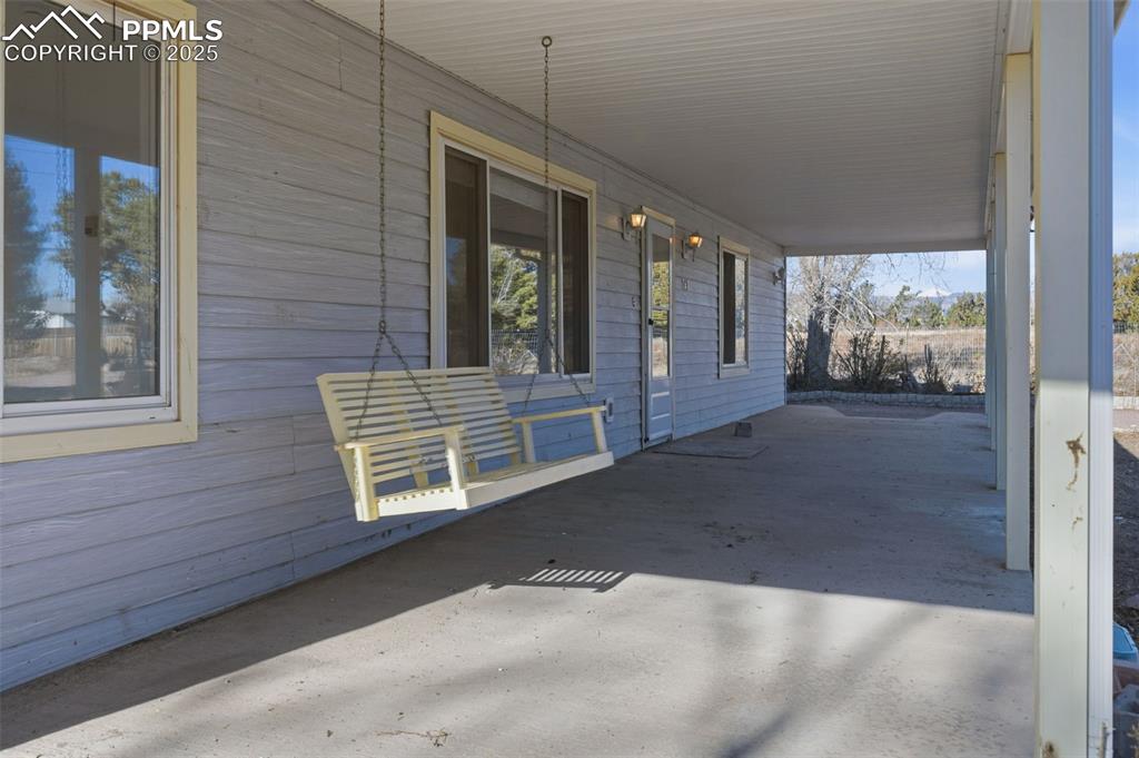 Image 5 of 34: Patio