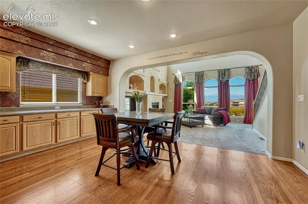 Image 12 of 50: Dining Area