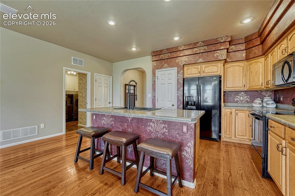 Image 14 of 50: Kitchen