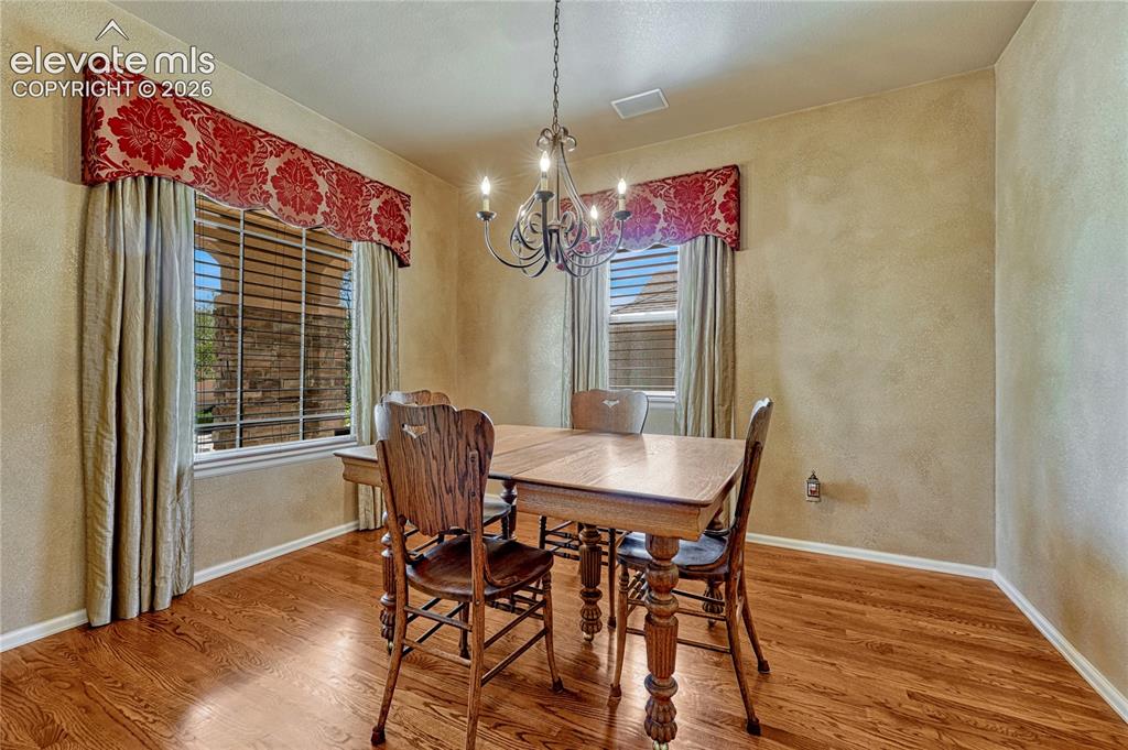 Image 6 of 50: Dining Room