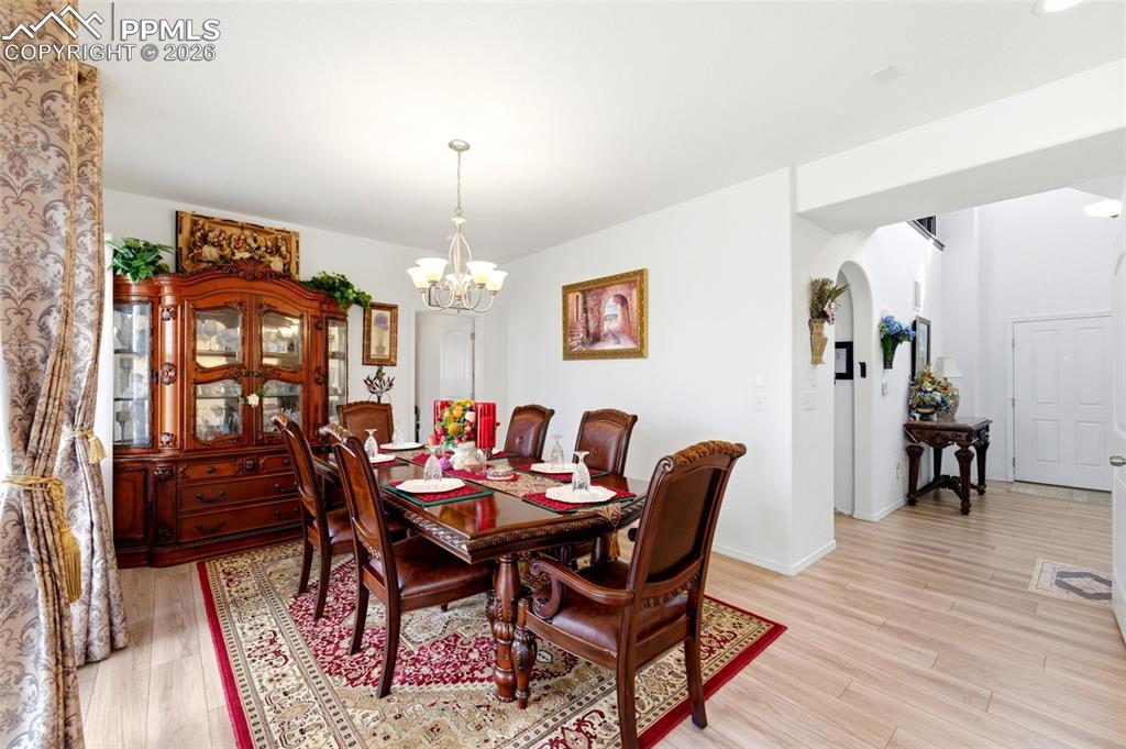 Image 12 of 35: Dining Area