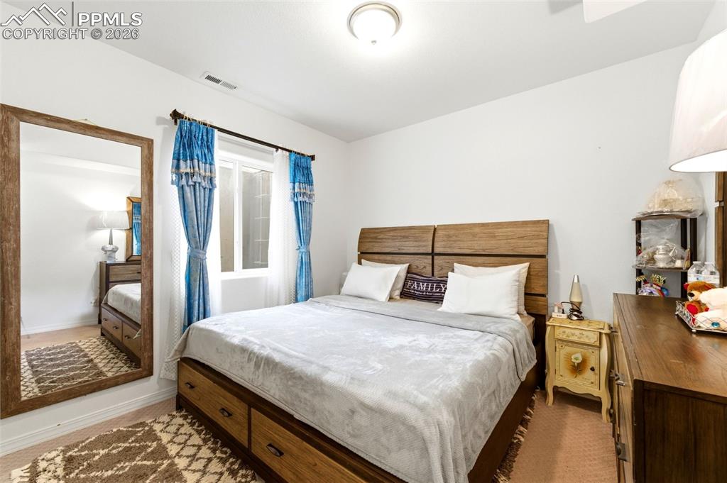 Image 25 of 35: Bedroom