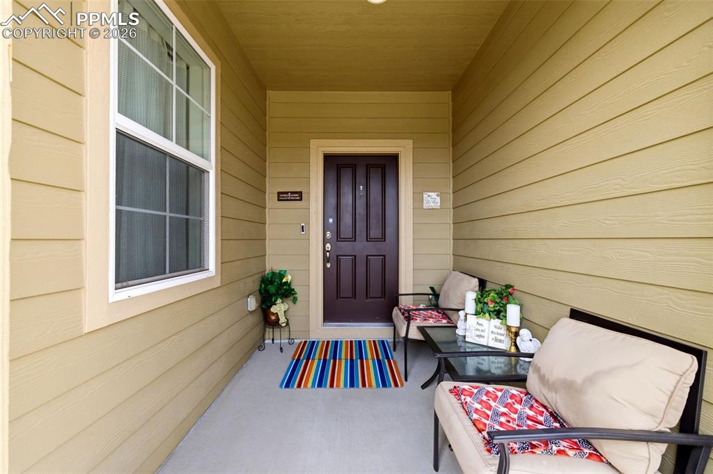 Image 4 of 35: Entry