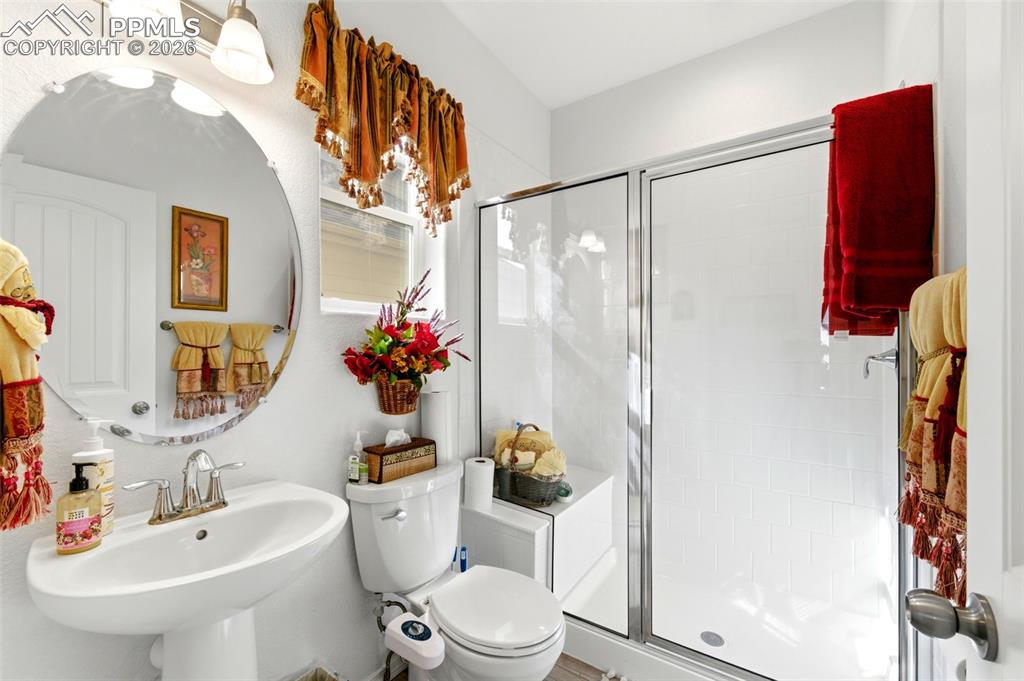 Image 7 of 35: Bathroom