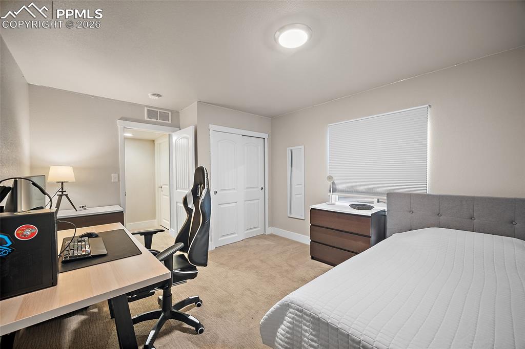 Image 21 of 45: Full Bedroom - Basement 