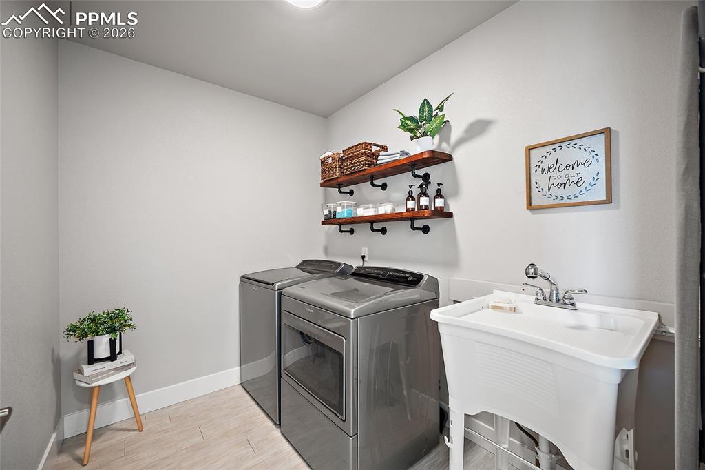 Image 30 of 45: Laundry room - upstairs
