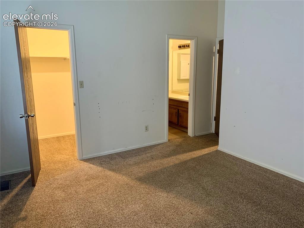 Image 17 of 18: Primary Bedroom