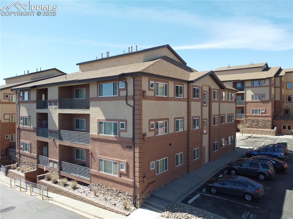 Caption: 3-Bed/2-Bath corner unit -- LARGEST floor plan in Hartsock Village!