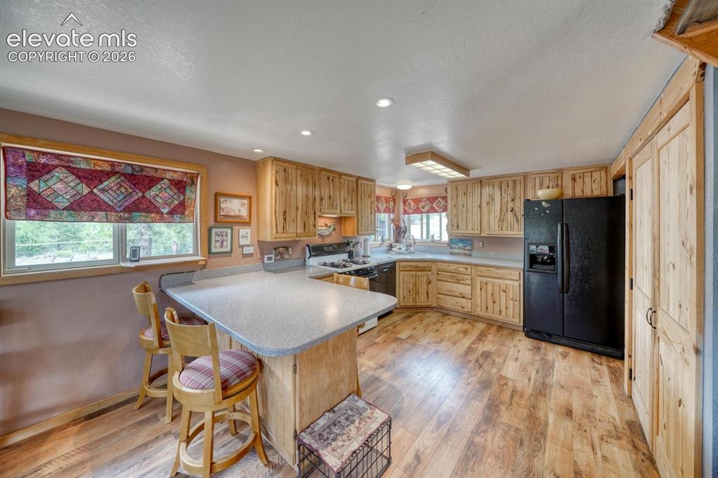 Image 11 of 44: Kitchen