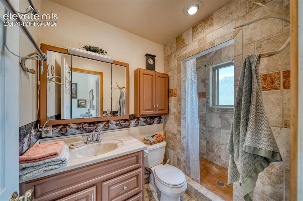Image 5 of 44: Bathroom