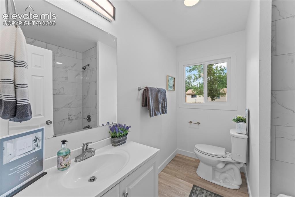 Image 19 of 31: Bathroom