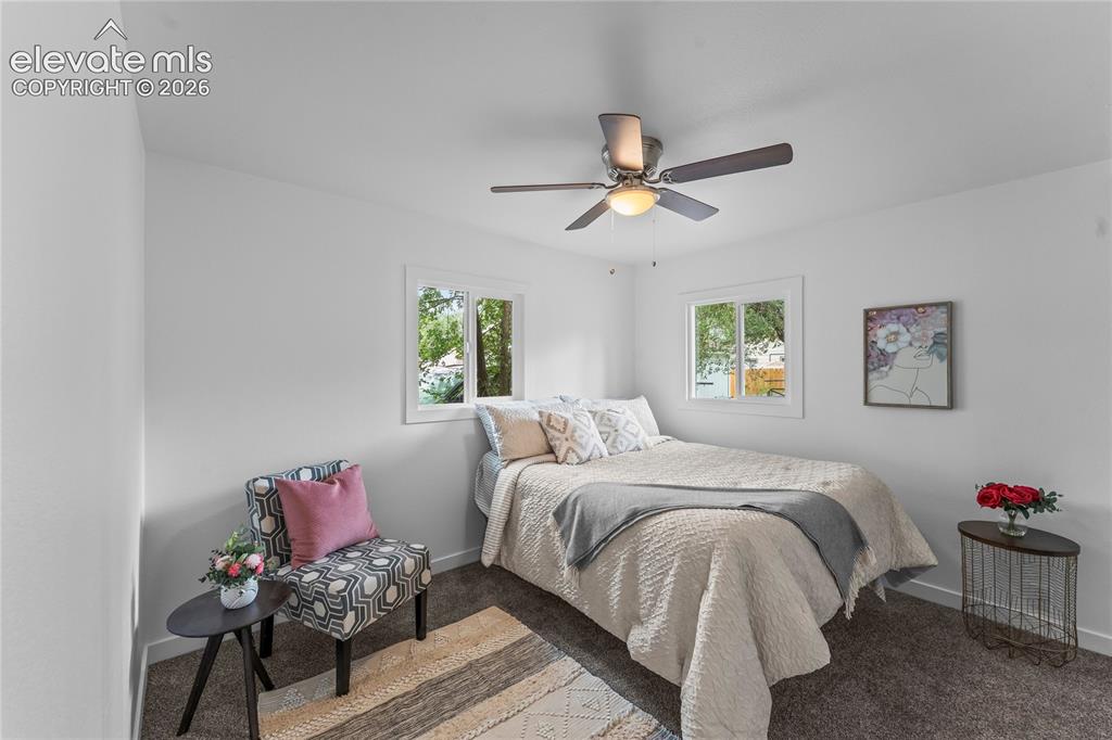 Image 26 of 31: Bedroom