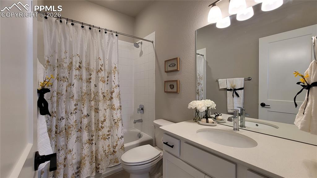 Image 34 of 50: Second Bedroom!