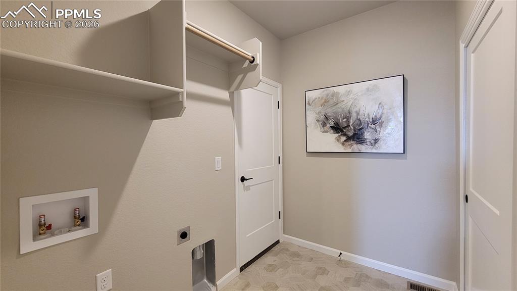 Image 35 of 50: Full Bathroom with quartz countertop and tile surrounds!