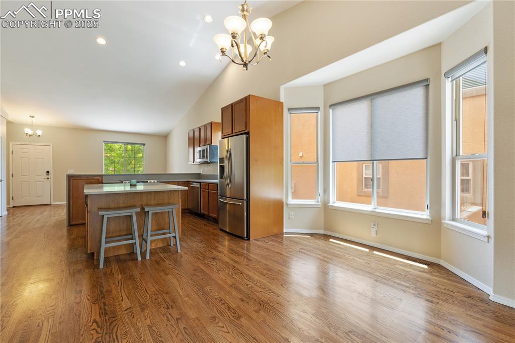 Image 13 of 50: Kitchen