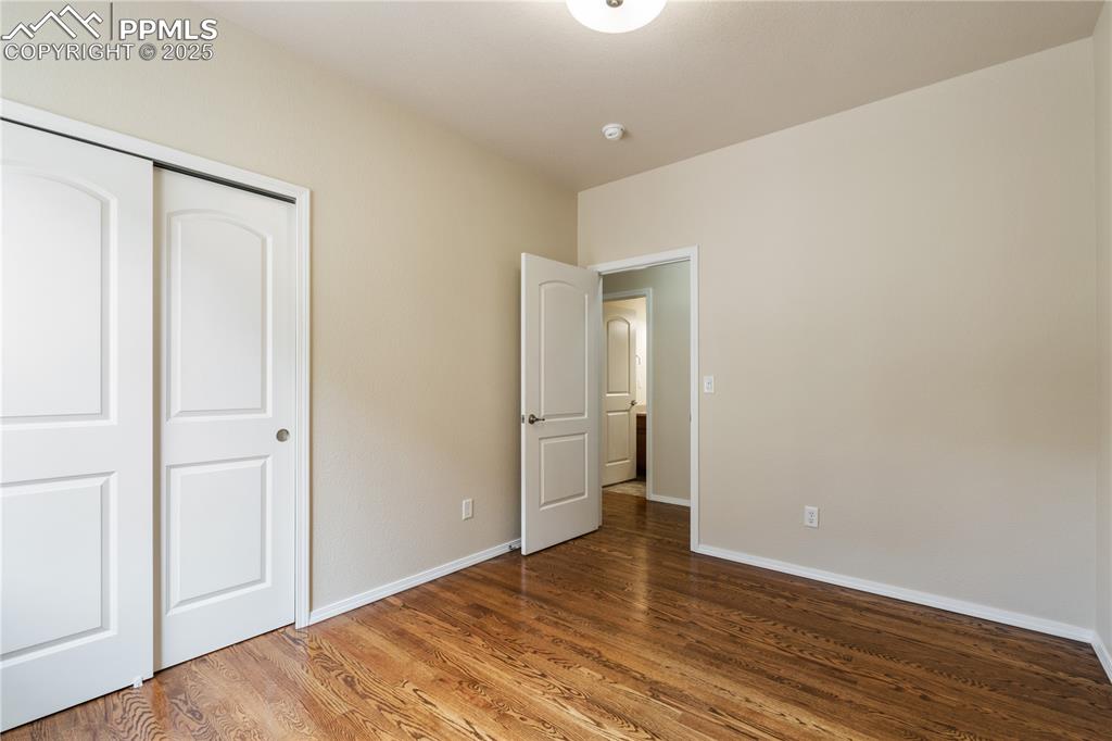 Image 19 of 50: Bedroom