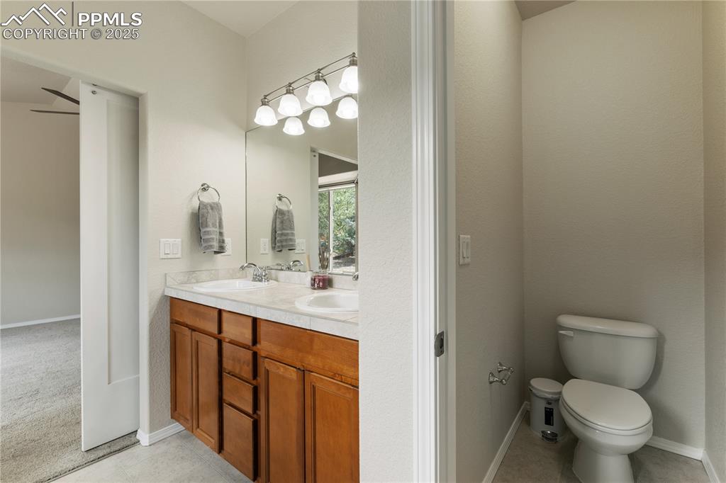 Image 27 of 50: Bathroom