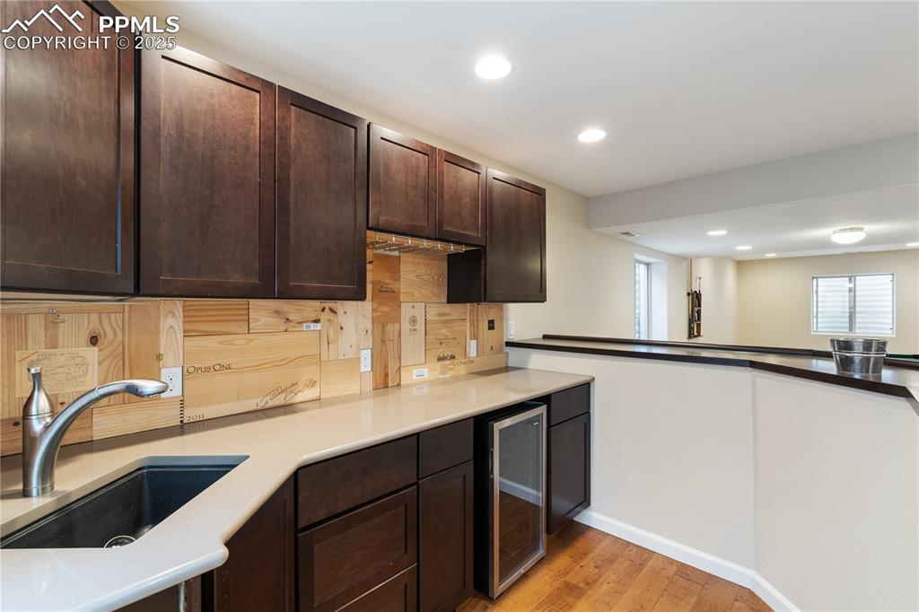 Image 30 of 50: Kitchen