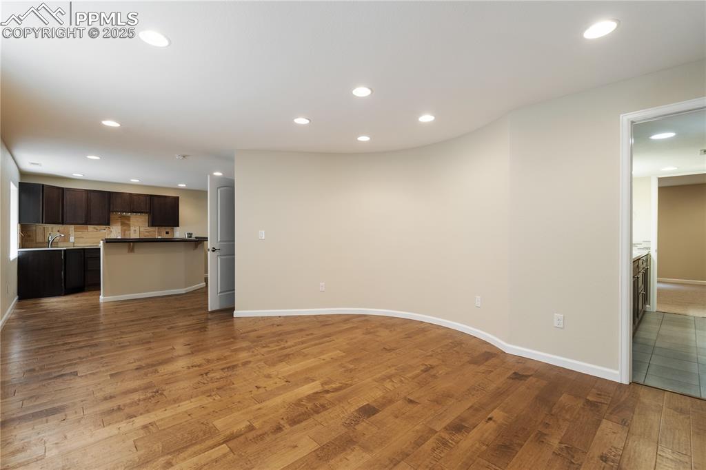 Image 39 of 50: Living Room