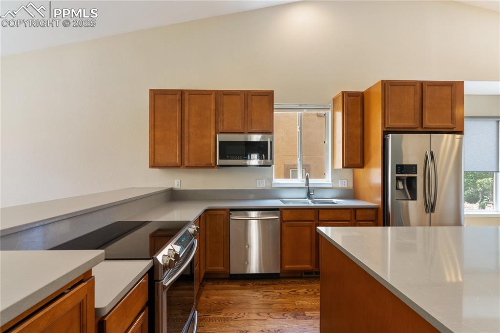 Image 6 of 50: Kitchen