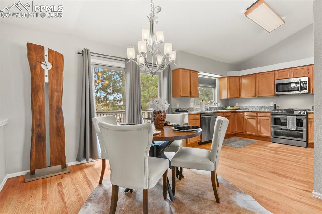 Image 11 of 36: Dining Area