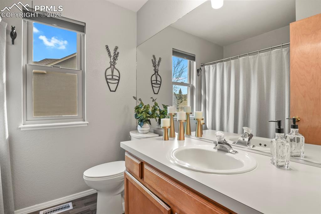 Image 24 of 36: Upper level bathroom