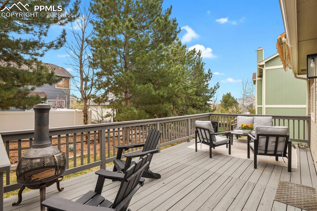 Image 33 of 36: Oversize back deck