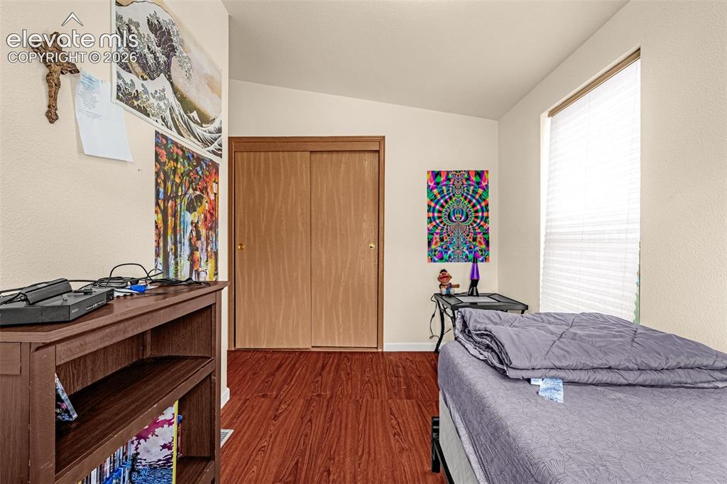 Image 15 of 40: Bedroom