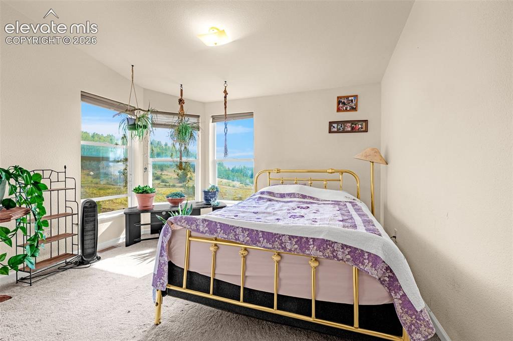 Image 17 of 40: Bedroom