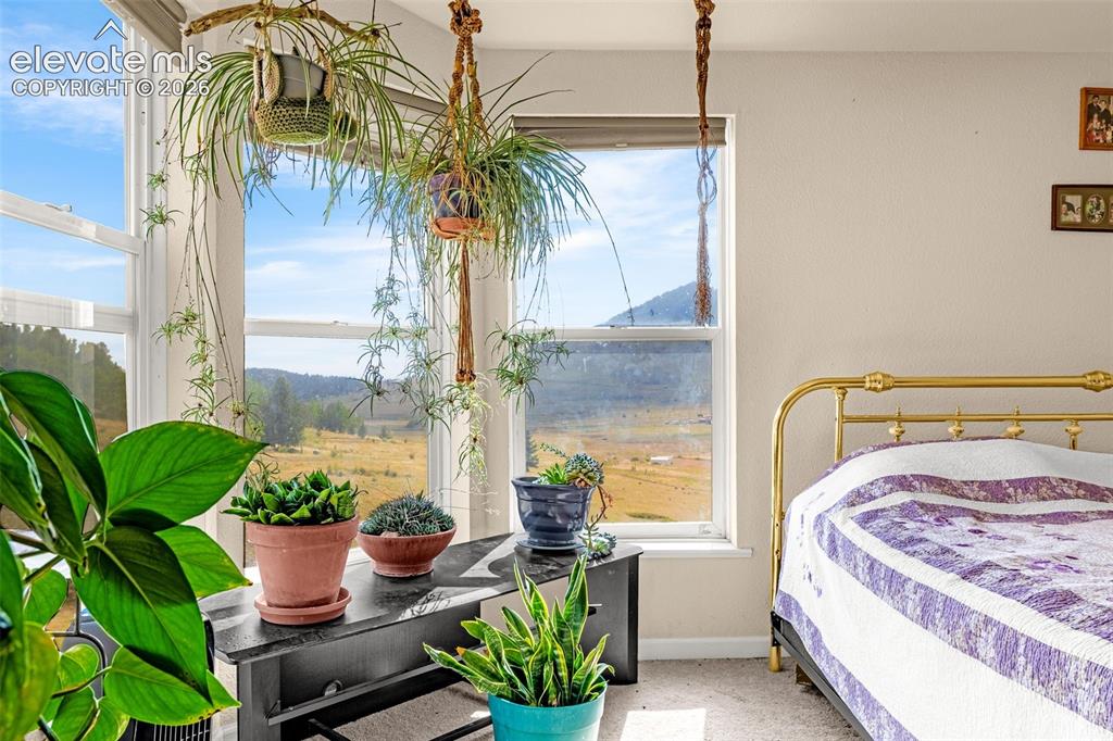 Image 19 of 40: Bedroom