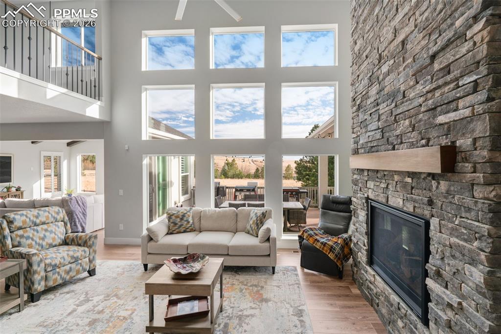 Image 13 of 50: Living Room