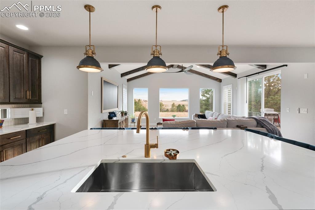 Image 16 of 50: Kitchen