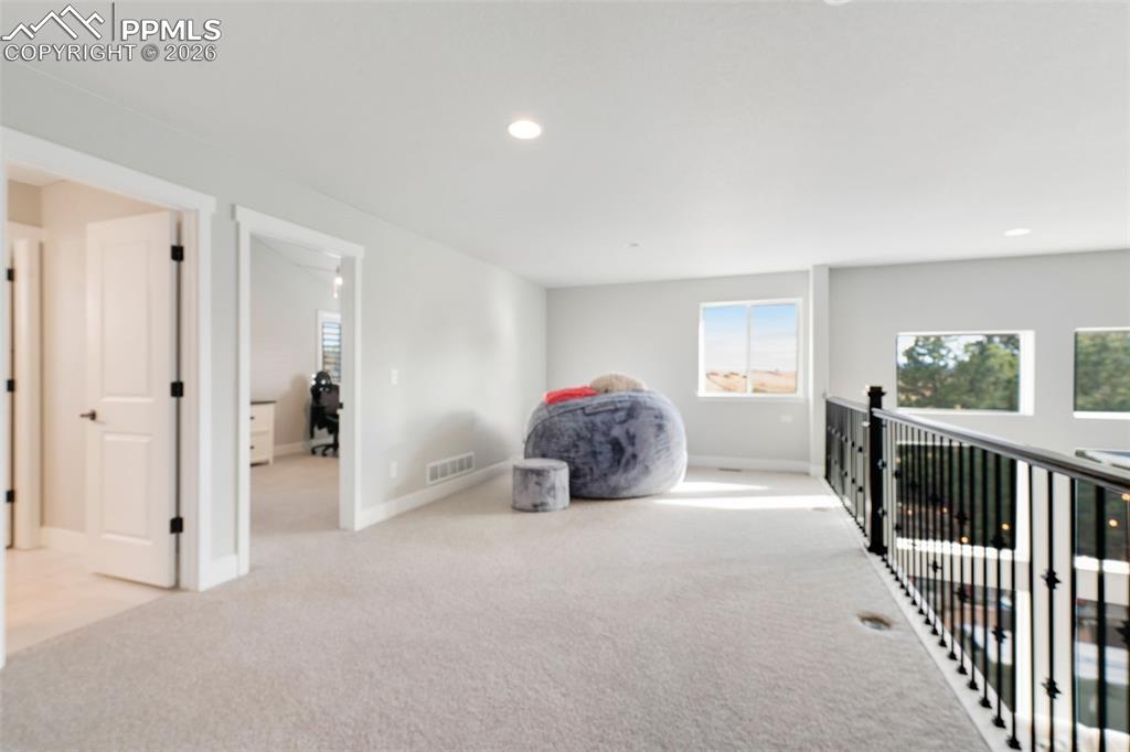 Image 26 of 50: Loft