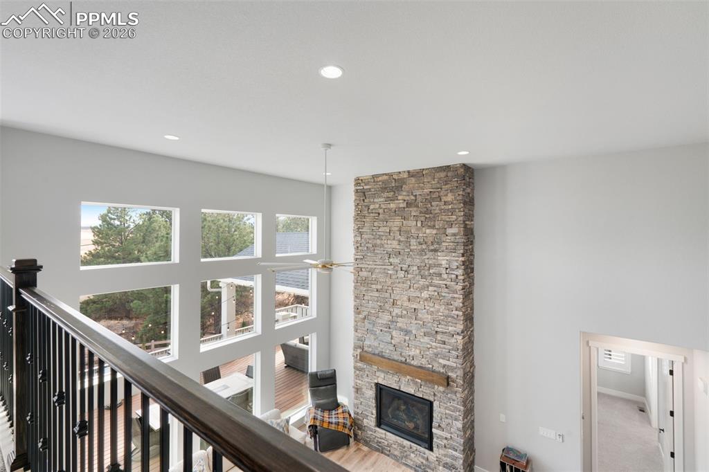 Image 31 of 50: Living Room